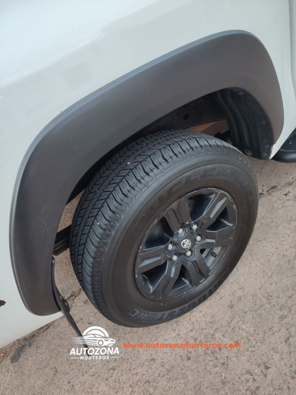 Toyota Hilux Limited - Image 7