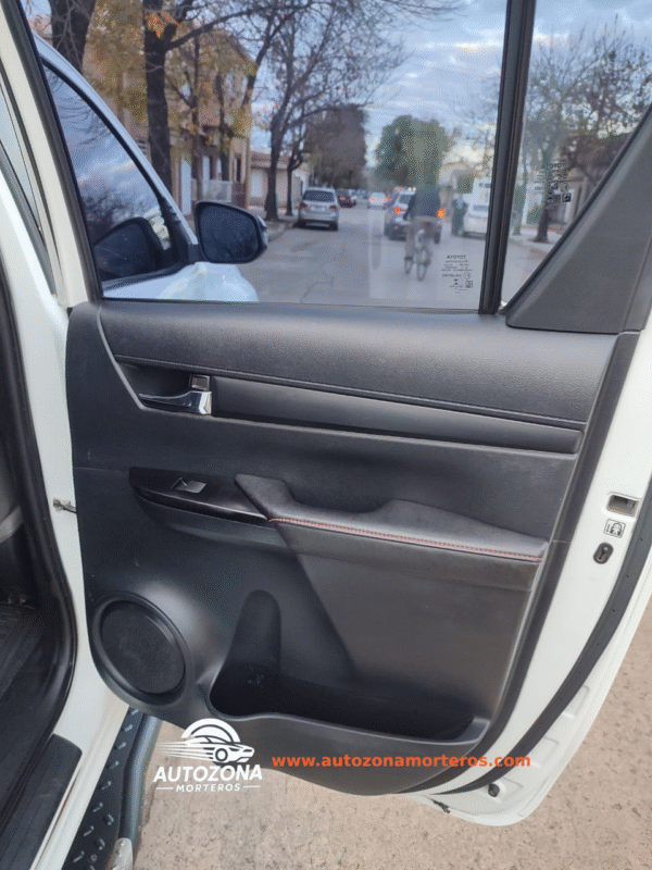 Toyota Hilux Limited - Image 2