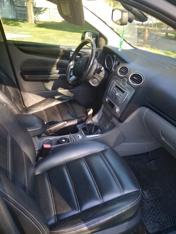 Ford Focus 2010 - Image 4
